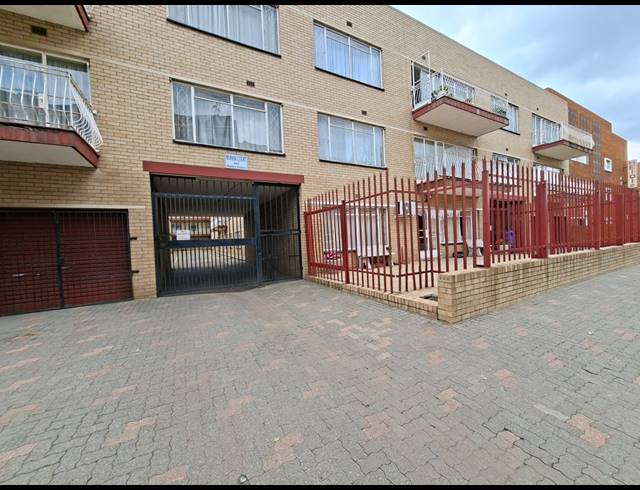 1 BEDROOM FLAT FOR SALE IN VEREENIGING CENTRAL